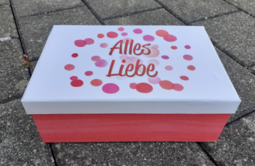 Schachtel mit Spruch 26 x 17 x 9 cm - Alles Liebe - rot
