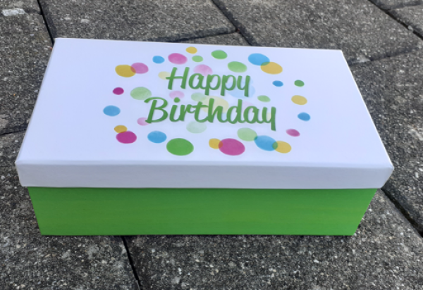 Schachtel mit Spruch 26 x 17 x 9 cm - Happy Birthday - hellgrün